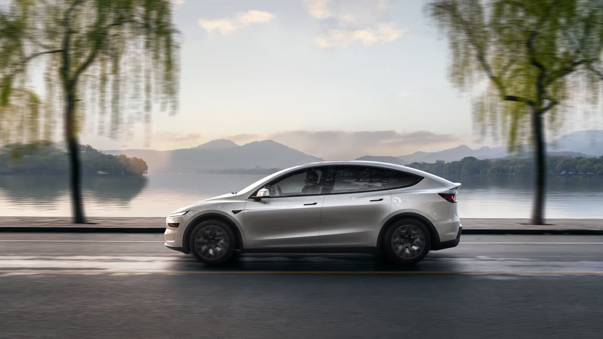 Tesla Model Y Canada - Complete Buyer's Guide 2026